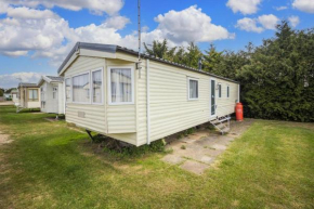 Lovely caravan for hire at Breydon Water in Norfolk ref 10005A